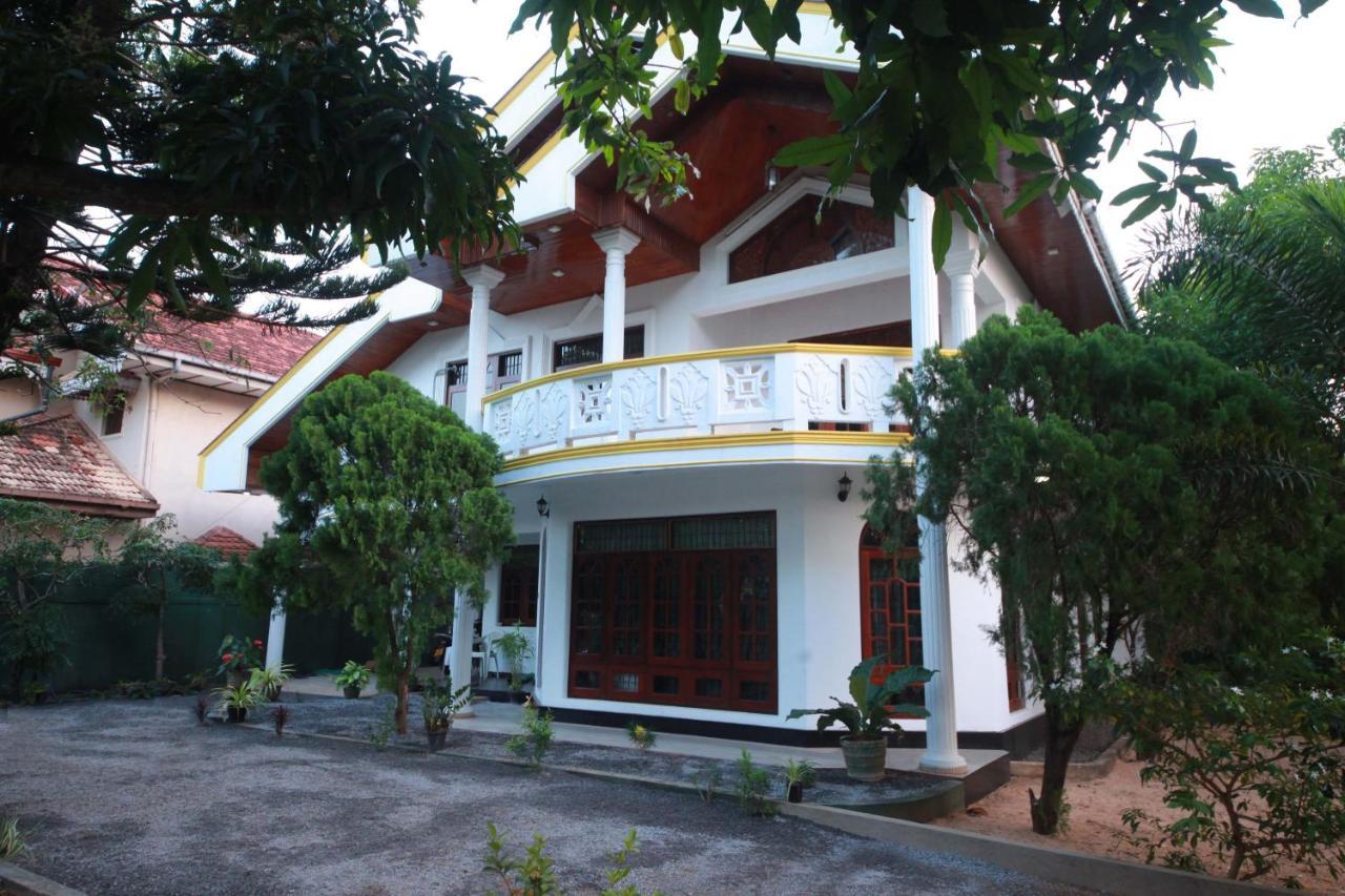 Airport Residence Inn Katunayaka Dış mekan fotoğraf